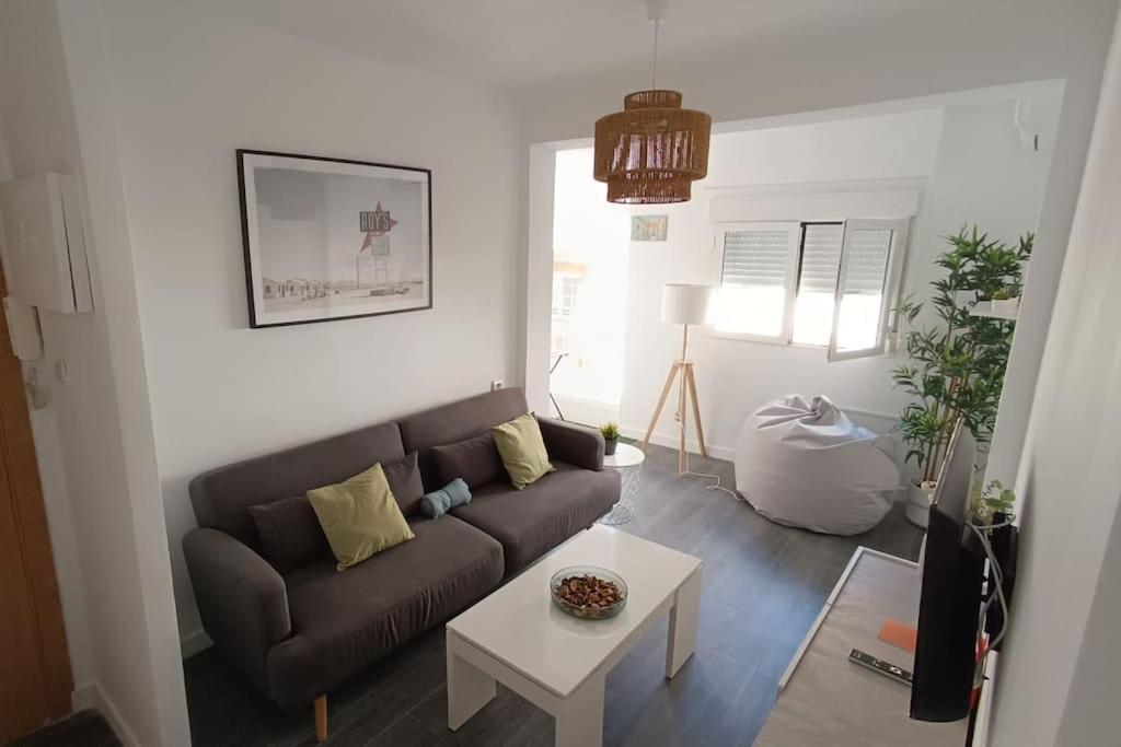 Estupendo Piso Renovado A 30 Metros De La Playa Appartement
